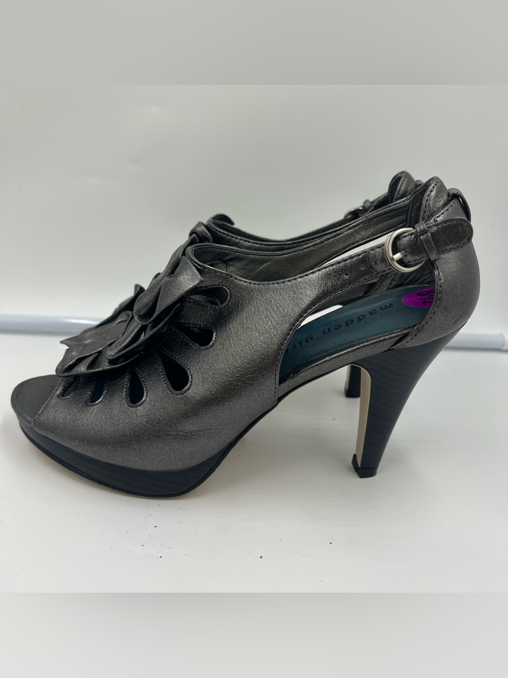 Madden Girl Metallic Kobiee Pump Prompeep-Toe Slingback Heels Gray Cutouts 8.5